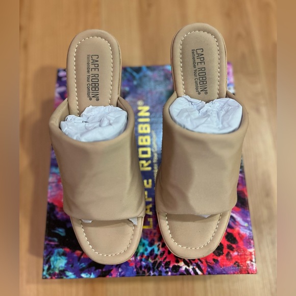 Cape Robbin Echoya Womens Round Toe Platform Heels - Picture 6 of 6